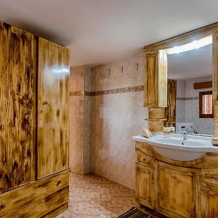 Haras Traditional House Apartament Malona Village